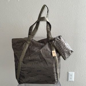 Pink travel tote bag with a matching pouch, brand new with a tag